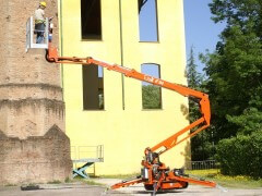במות הרמה ומנופי סל זחליים למכירה
