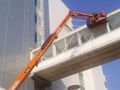 במות הרמה זרוע טלסקופית להשכרה