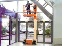 במות הרמה טלסקופיות אנכיות למכירה